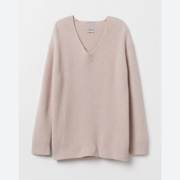 H&M Sweaters - 💯 cashmere V neck sweater
